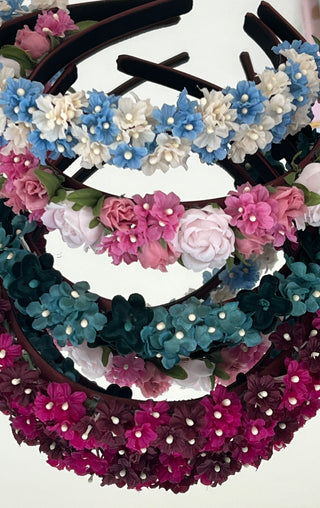 
                    
                      Blumenhaarreif in Blau, rosa & weiß mit Blüten, Damen-Accessoire für Trachten und Dirndl
                    
                  
