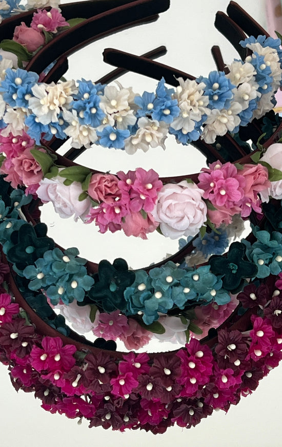Blumenhaarreif in Blau, rosa & weiß mit Blüten, Damen-Accessoire für Trachten und Dirndl
