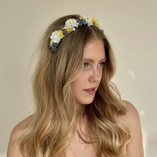 
                    
                      Blumenhaarreifen gelb weiss
                    
                  