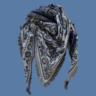 
                    
                      Dreiecks Wolltuch Paisly dunkelblau beige.6
                    
                  