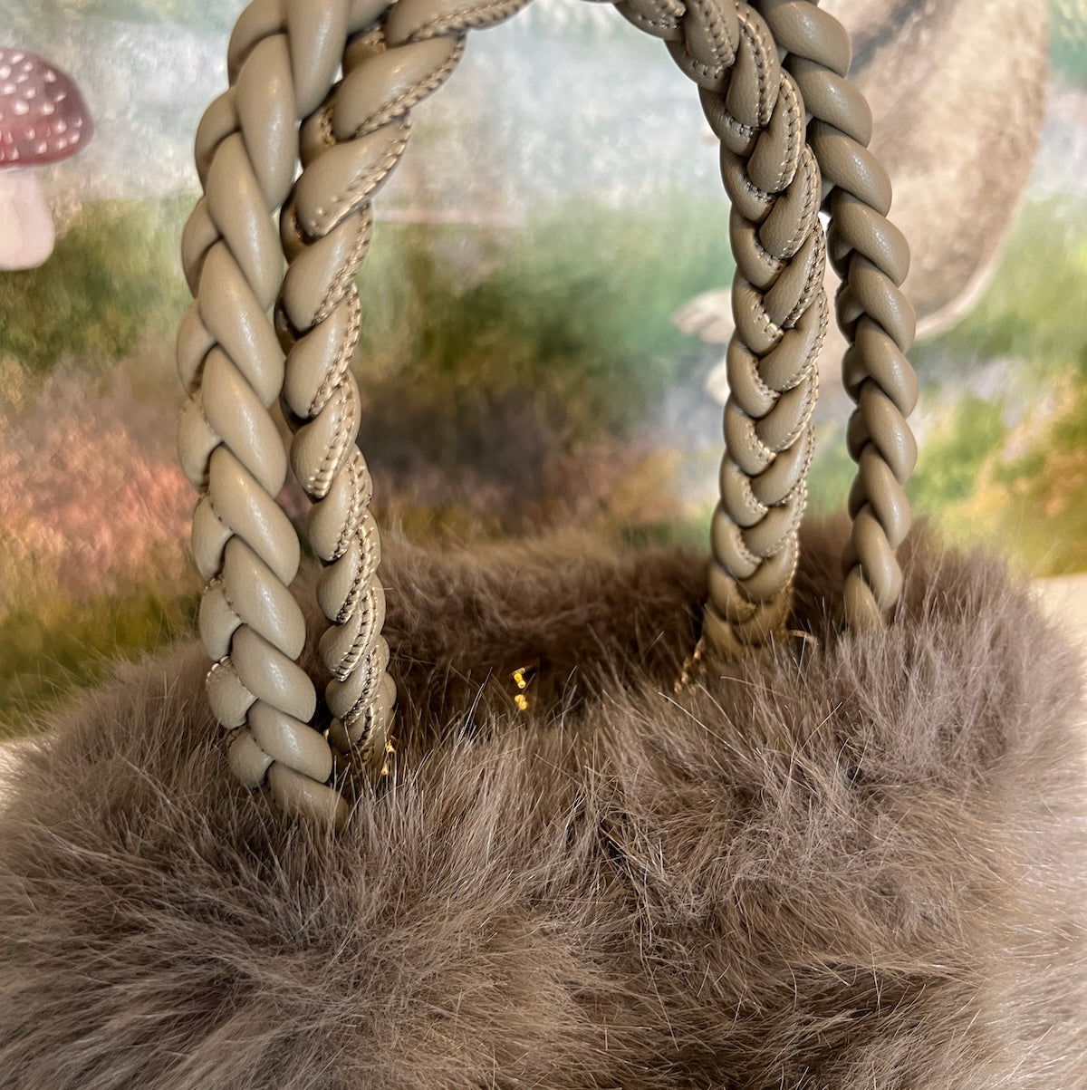 Fake Fur Bucket Bag dunkelolive Märchenwerkstatt