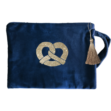 Kosmetiktasche Clutch Samt Oktoberfest dunkelblau Brezel gold