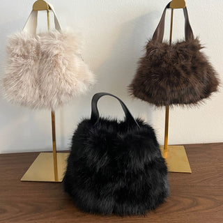 
                    
                      Mini Tasche Fell Fake Fur
                    
                  