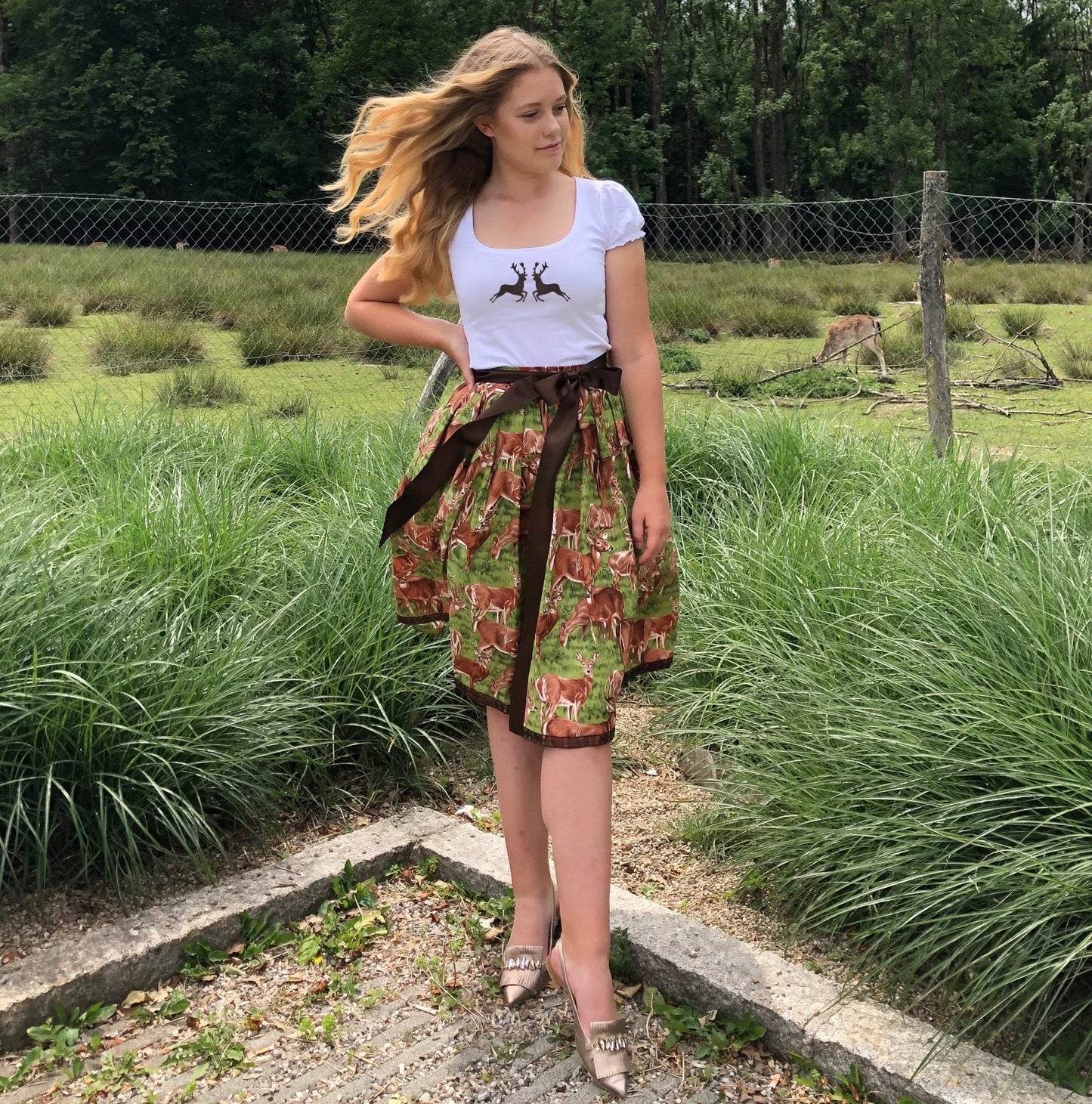 Damen Dirndl Hirschglück Samt Märchenwerkstatt Damen Dirndl ohne Mieder mit T-Shirt , Rock &amp; Schürze