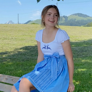 
                    
                      Teenager dirndl himmelblau
                    
                  