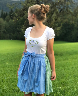 
                    
                      Teenager dirndl rosenschimmer
                    
                  