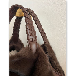
                    
                      Shopper Tasche Fake Fur schokobraun detail
                    
                  