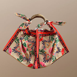 
                    
                      Strand Shopper Tasche mit stylischen Holzgriff aus Satin 
                    
                  