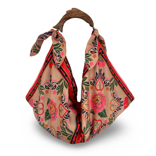 
                    
                      Strand Shopper Tasche mit stylischen Holzgriff aus Satin 
                    
                  