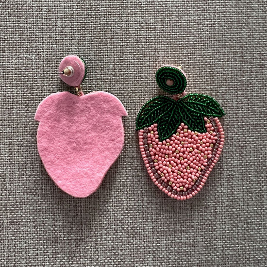 Beaded Erdbeer Statement Ohrringe mit pinken Frucht-Design