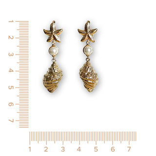 
                    
                      Goldene Seestern-Ohrringe mit Muschel und Perle, Sommer Accessoires
                    
                  