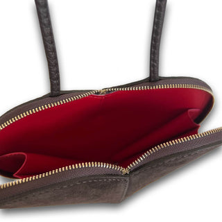 
                    
                      Velourleder Herz Tasche braun mit goldenen Zippern und verstellbarem Schulterriemen
                    
                  