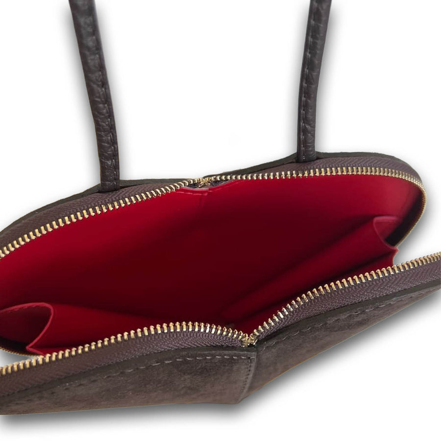 Velourleder Herz Tasche braun mit goldenen Zippern und verstellbarem Schulterriemen
