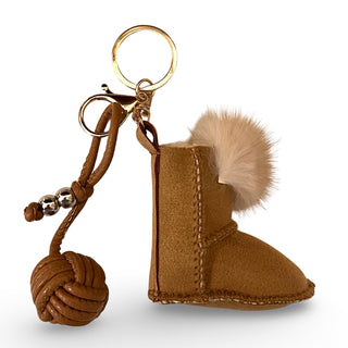 
                    
                      Taschen Schluessel anhaenger Fellstiefel knoten
                    
                  