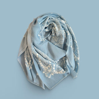 
                    
                      Wolltuch Paisly Bandana gross.hellblau.1
                    
                  