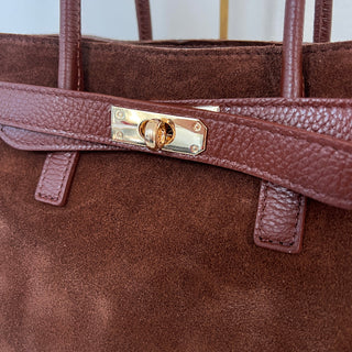
                    
                      handtasche-italien-Leder-Velour-Fransen-cognac-braun.1
                    
                  